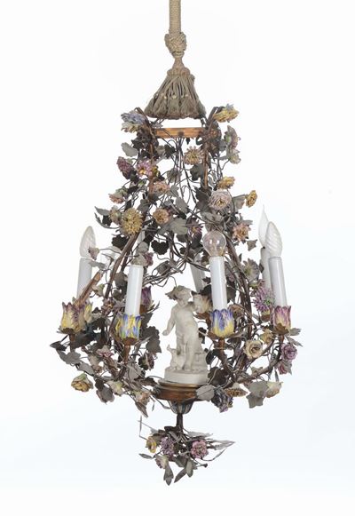 Lampadario a Ottoluci in Metallo con Fiori Policromi in Porcellana, XIX Secolo
