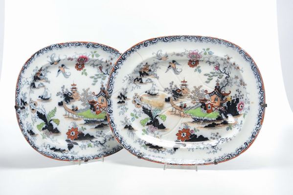 Due piatti da portata in ceramica policroma, XX secolo