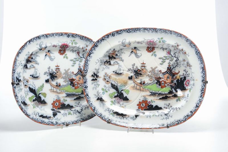 Due piatti da portata in ceramica policroma, XX secolo  - Auction Fine Art - Cambi Casa d'Aste