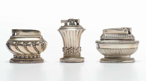 Lotto di tre accendini in metallo argentato