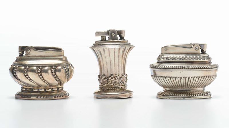 Lotto di tre accendini in metallo argentato  - Auction Fine Art - Cambi Casa d'Aste