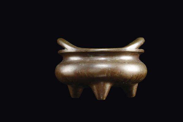 Incensiere tripode in bronzo con manici, con marchio interno ed esterno, Cina, Dinastia Ming, XV secolo