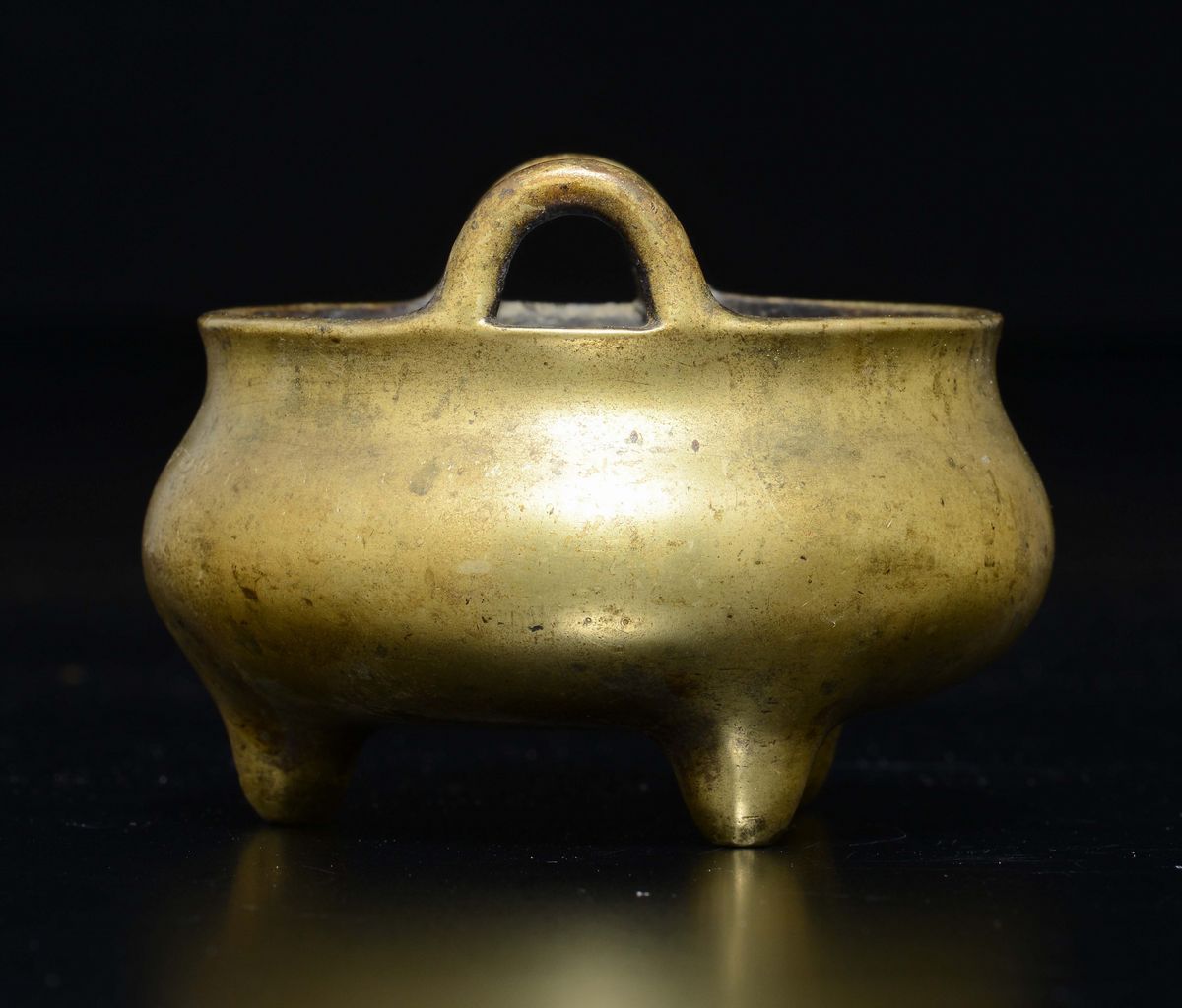 Piccolo Incensiere in Bronzo Tripode con Manici, Cina, Dinastia Ming, XVII Secolo
