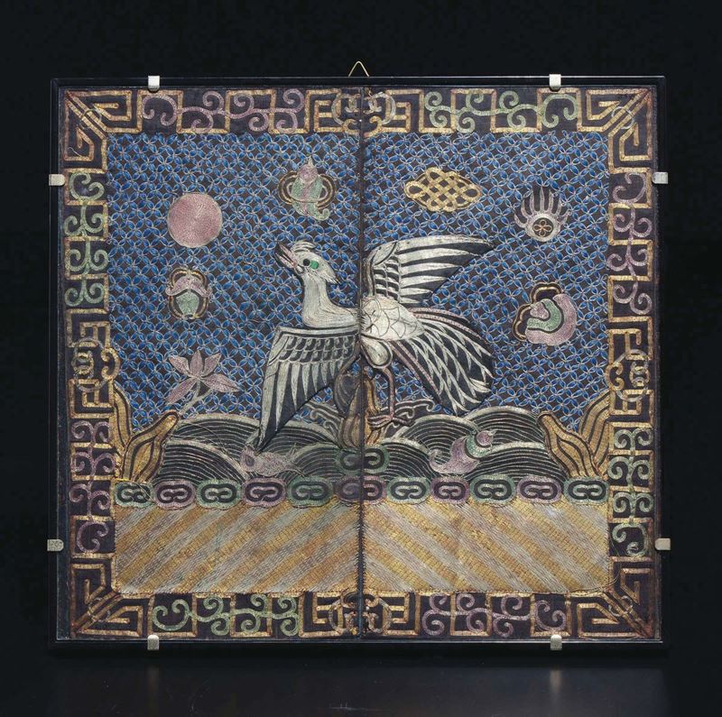 Due tessuti ricamati entro cornice raffiguranti fenice, Cina, Dinastia Qing, XIX secolo  - Asta Arte Orientale - Asta Online - Cambi Casa d'Aste