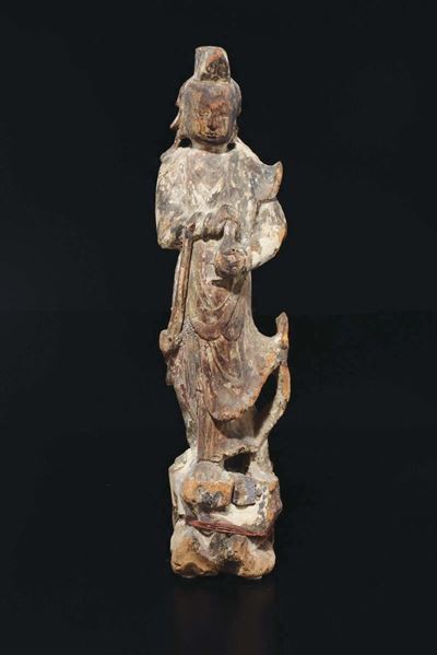 Figura di Guanyin Eretta Scolpita in Legno, Cina, Dinastia Qing, XVIII Secolo