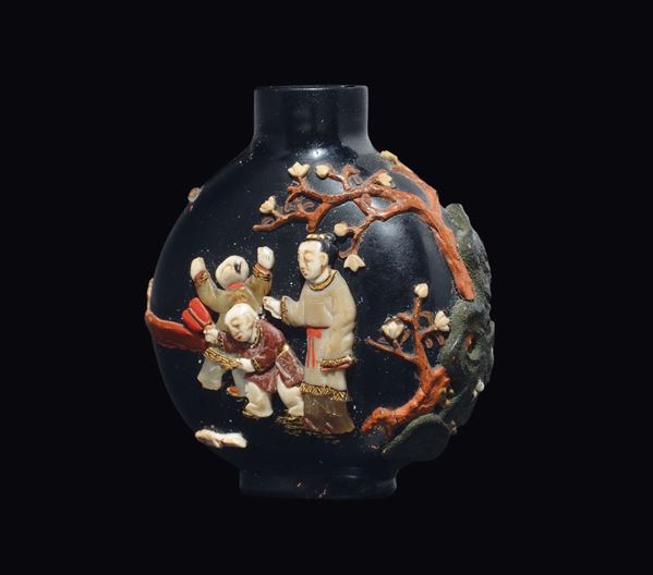 Snuff bottle Tsuda in vetro con intarsi in pietra dura, Giappone, XVIII secolo