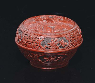Scatola in Lacca Rossa con Coperchio con Raffigurazione di Fanciulli, Cina, Dinastia Qing, XIX Se...