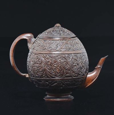 Teiera in Noce di Cocco con Decoro Inciso, Cina, Dinastia Qing, XIX Secolo