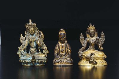 Lotto di Tre Bronzi Dorati, Due Amitaya ed una Guanyin, Cina, Dinastia Qing, XVIII Secolo