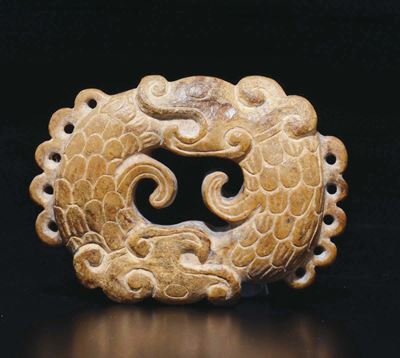 Placca in Giada Gialla con Oroboros, Cina, Probabilmente Dinastia Song (960-1279)
