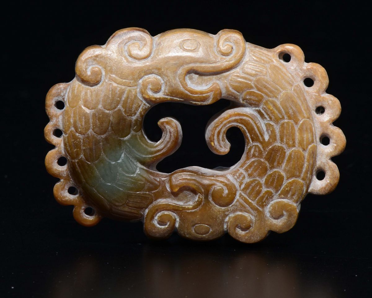 Placca in Giada Gialla con Oroboros, Cina, Probabilmente Dinastia Song (960-1279)