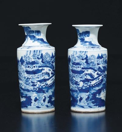 Coppia di Vasetti in Porcellana Bianca e Blu con Raffigurazione di Paesaggio con Case, Cina, Dina...