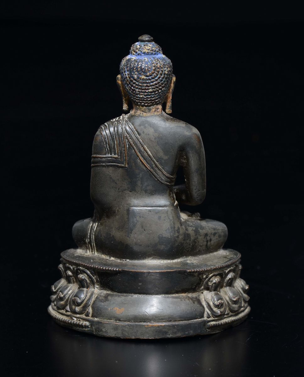 Buddha Sakyamuni in Bronzo Argentato, Cina, Dinastia Ming, XVI Secolo