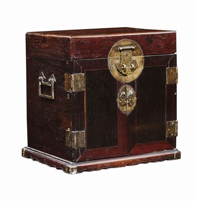 Stipetto in Legno Huanghuali con Cinque Compartimenti Interni, Cina, Dinastia Qing, XVIII Secolo