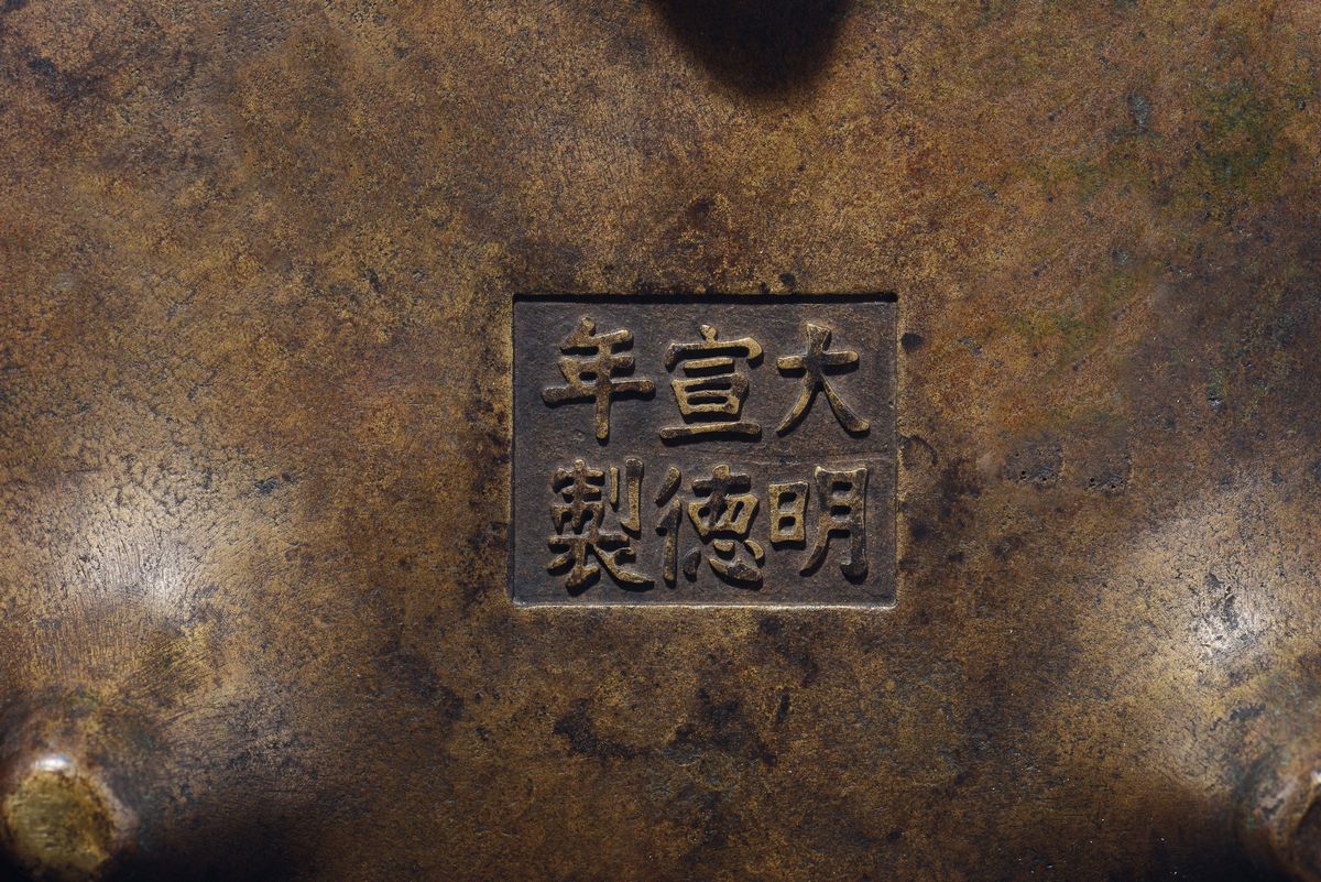 Incensiere Tripode in Bronzo con Manici, Cina, Dinastia Ming, XVII Secolo