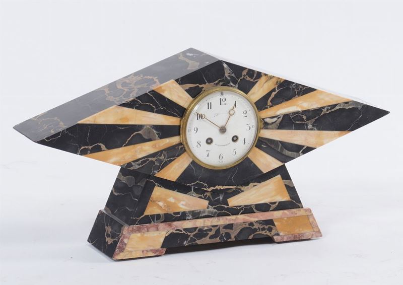 Orologio Deco in marmi policromi, Francia XX secolo  - Auction Asta a Tempo Antiquariato - Cambi Casa d'Aste