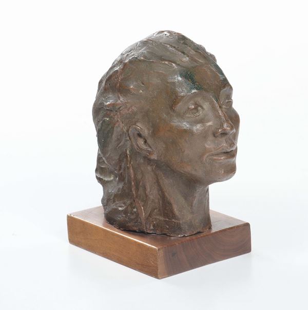 Testa femminile in bronzo , XX secolo
