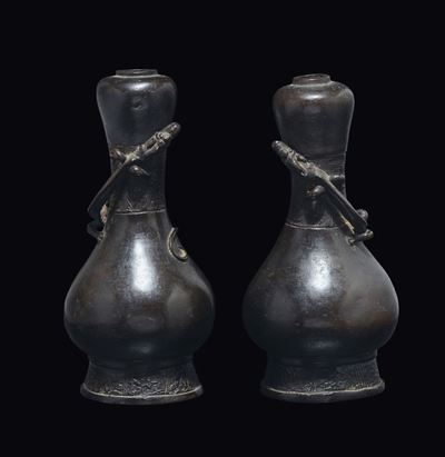 Coppia Vasi in Bronzo a Testa D’aglio con Draghetto a Rilievo, Cina, Dinastia Ming, XVII Secolo