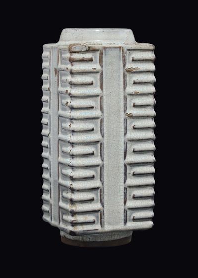 Vaso di Forma Cong in Grés Guan Type, Cina, Dinastia Qing, XVIII Secolo