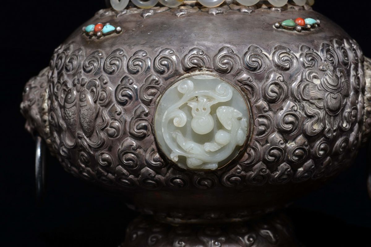 Due Vasi in Argento con Inserti in Giada, Tibet, XIX Secolo