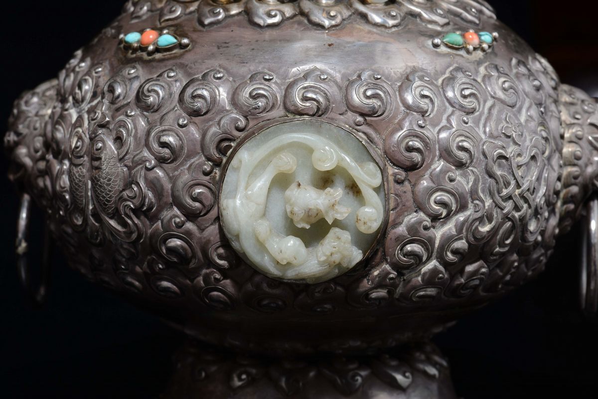 Due Vasi in Argento con Inserti in Giada, Tibet, XIX Secolo
