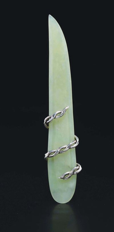 Tagliacarte in Giada Verde con Elementi in Metallo, Cina, XX Secolo