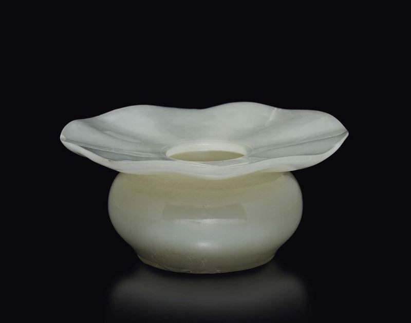 A white jade cup with flower-shaped mouth, China, Qing Dynasty, Qianlong Period (1736-1795)  - Auction Fine Chinese Works of Art - Cambi Casa d'Aste