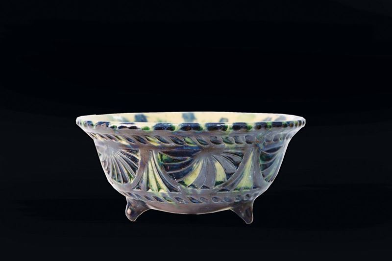 A green and yellow glazed stoneware tripod censer, China, Qing Dynasty, 19th century  - Auction Chinese Works of Art - Cambi Casa d'Aste