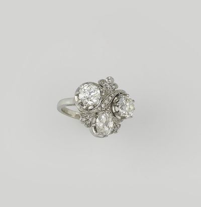 Anello con Diamanti Rotondi e a Goccia di Vecchio Taglio