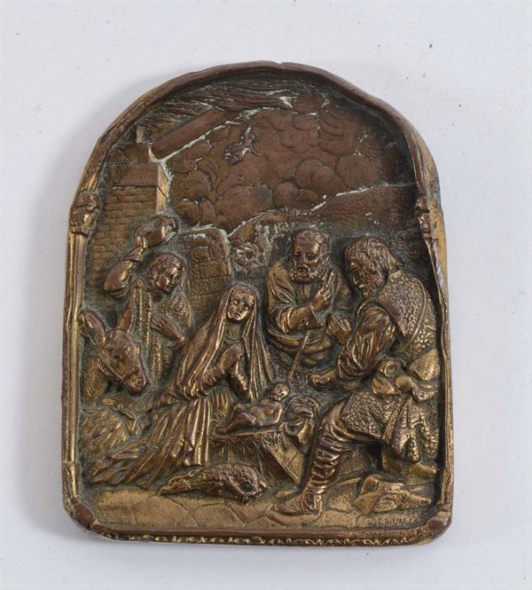 Placca centinata in bronzo fuso, cesellato e dorato raffigurante adorazione dei pastori, scuola italiana (Emilia?) del XVI secolo