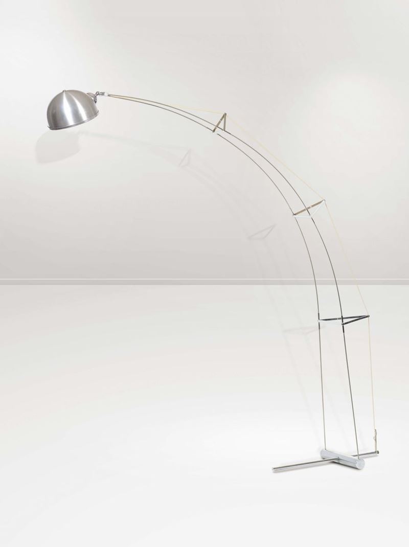 Lampada da terra in metallo cromato.  - Auction Design - III - Cambi Casa d'Aste