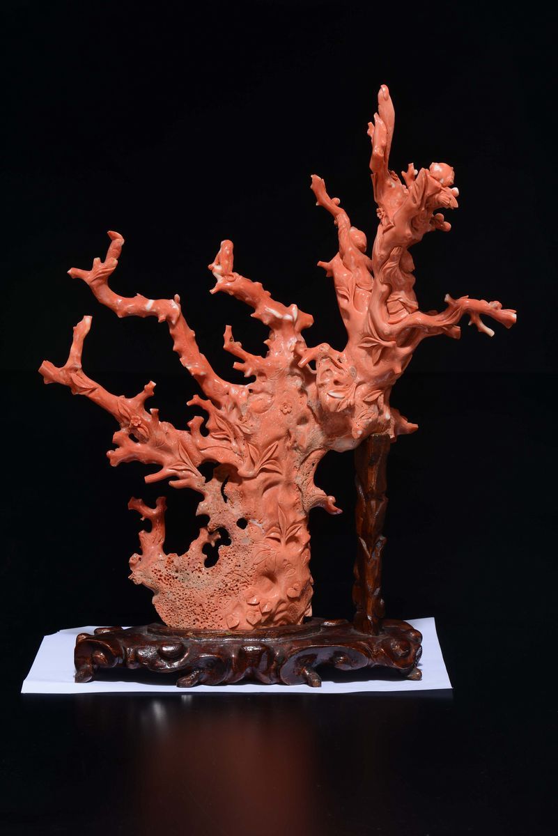 Grande Gruppo Scolpito in Corallo Raffigurante Guanyin tra Scimmiette e Fanciulli Musicanti, Cina...