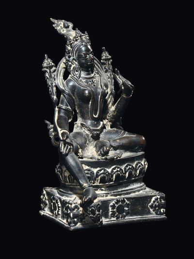 Figura di Tara Seduta su Fiore di Loto in Bronzo, Nepal, XIV Secolo