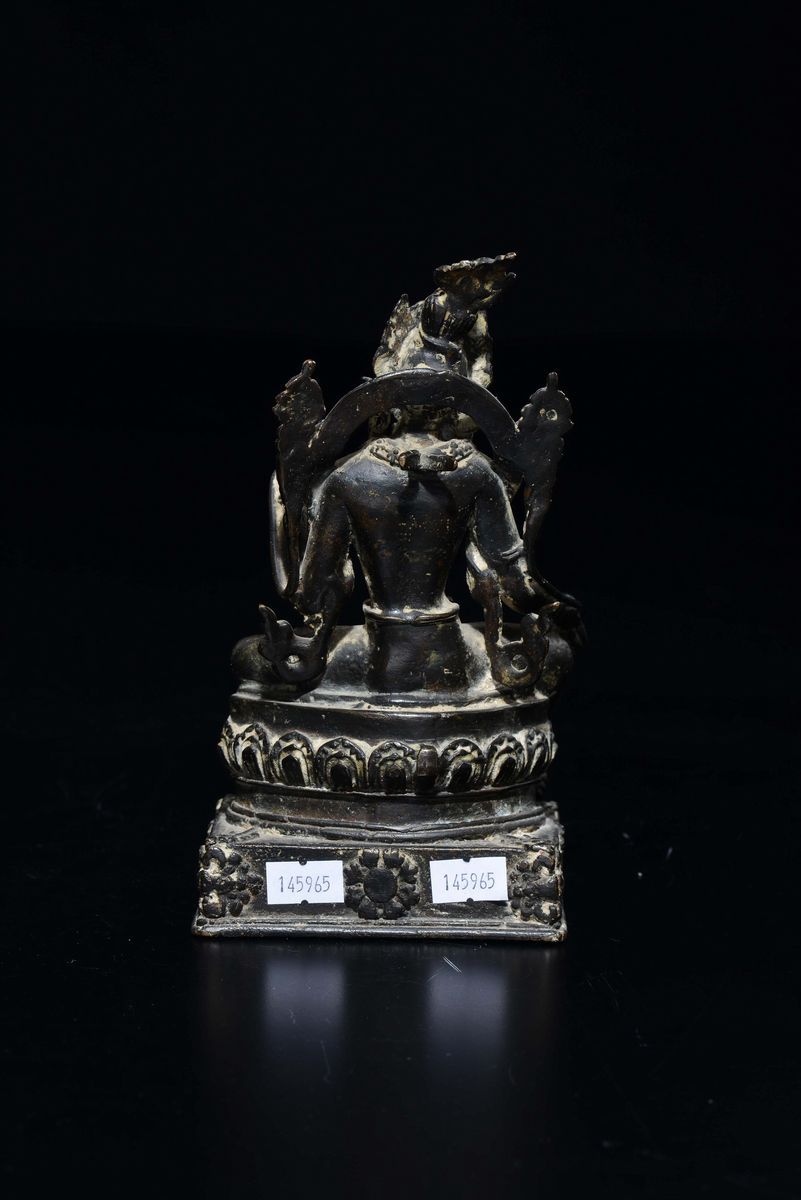 Figura di Tara Seduta su Fiore di Loto in Bronzo, Nepal, XIV Secolo
