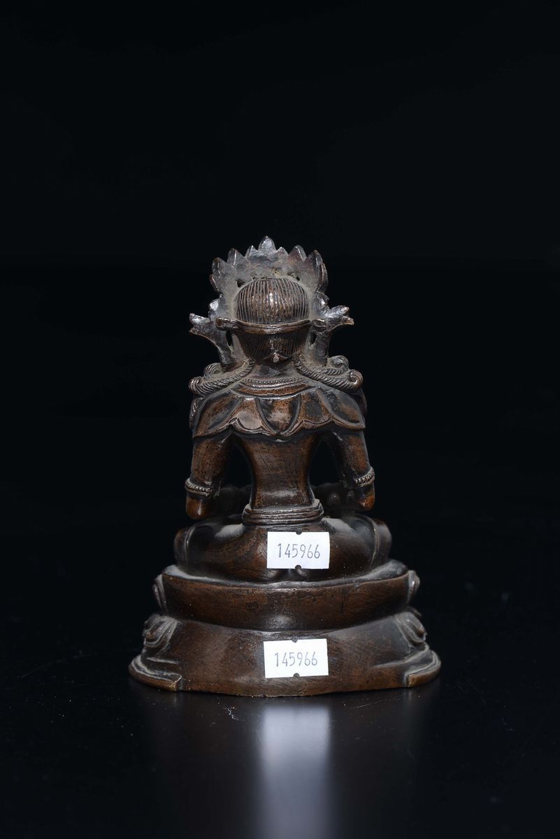 Amitaya in Bronzo Seduta su Doppio Fiore di Loto con Coppetta tra le Mani, Nepal, XVII Secolo