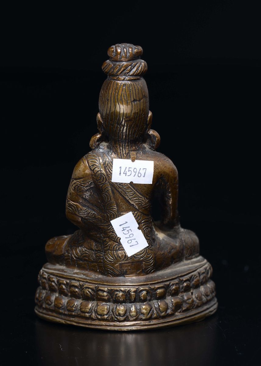 Figura di Monaco in Bronzo con Coppetta ed Innesti di Turchese, Tibet, XV Secolo