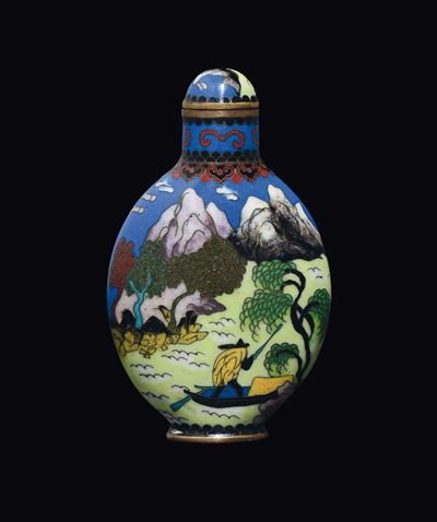 Snuff Bottle in Metallo Smaltato con Fanciullo e Pescatore, Cina, XX Secolo
