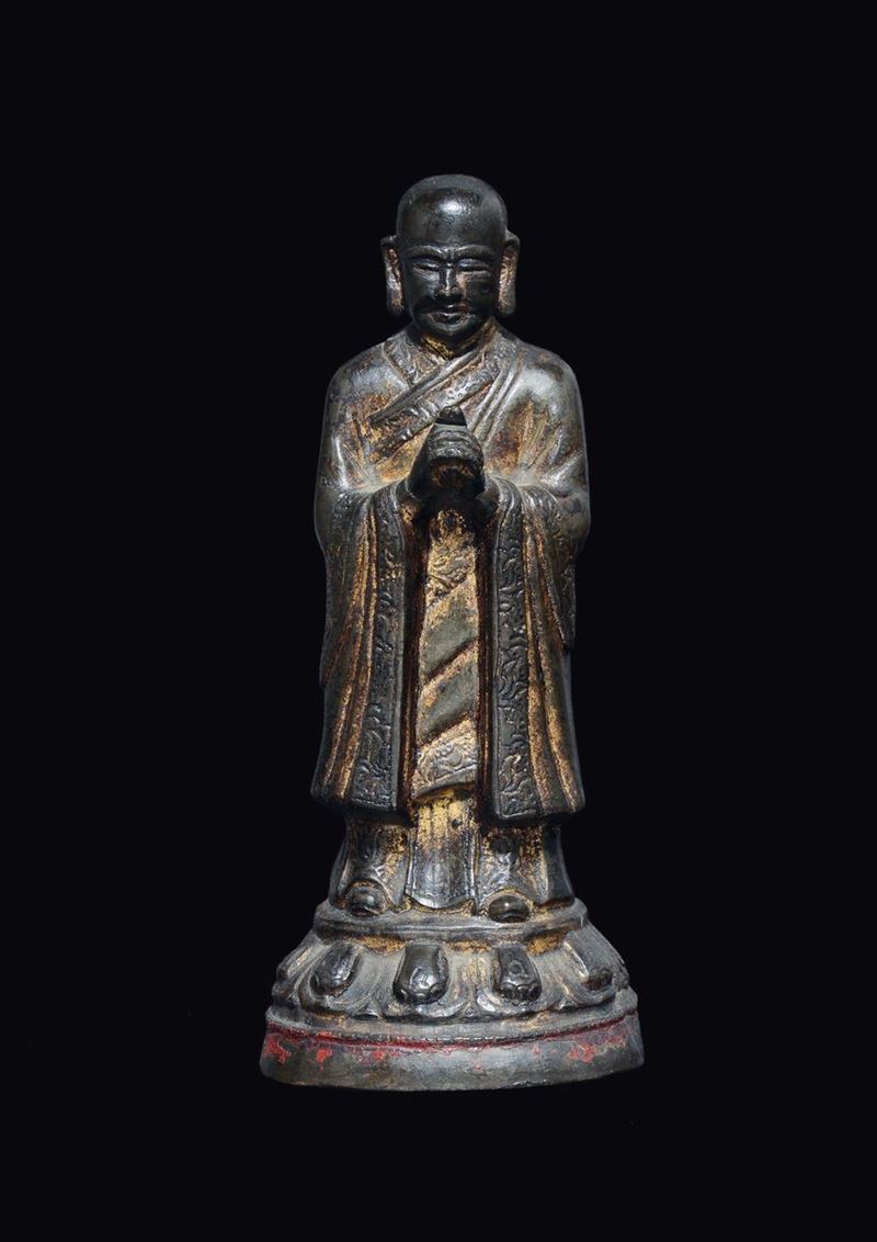 Figura di Luohan in bronzo con tracce di doratura, Cina, Dinastia Qing, XVIII secolo  - Asta Fine Chinese Works of Art - Cambi Casa d'Aste