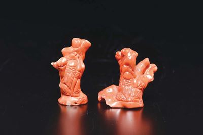 Due Piccoli Coralli Scolpiti Raffiguranti Saggi, Cina, Inizio XX Secolo