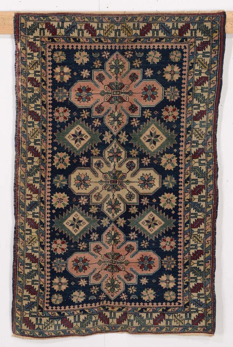 Tappeto caucasico Shirvan, inizio XX secolo  - Asta Antiquariato - Cambi Casa d'Aste