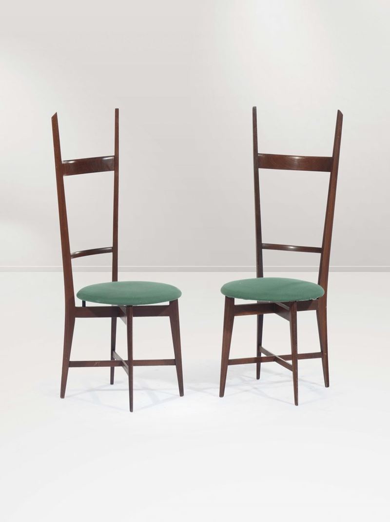 Coppia di sedie in legno con seduta rivestita in tessuto.  - Auction Design - Cambi Casa d'Aste
