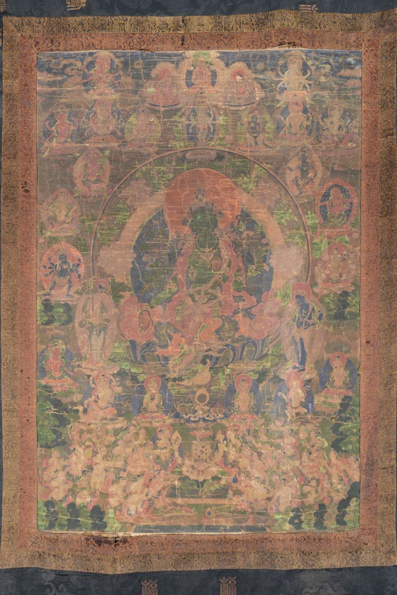 Tanka su seta a fondo blu e verde con divinità centrale su fiore di loto, Tibet, XVIII secolo  - Asta Fine Chinese Works of Art - Cambi Casa d'Aste