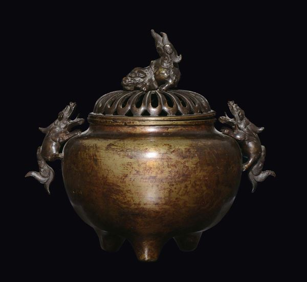 Incensiere in bronzo con coperchio traforato con prese e coperchio con cani di Pho, Cina, Dinastia Qing, XVIII secolo