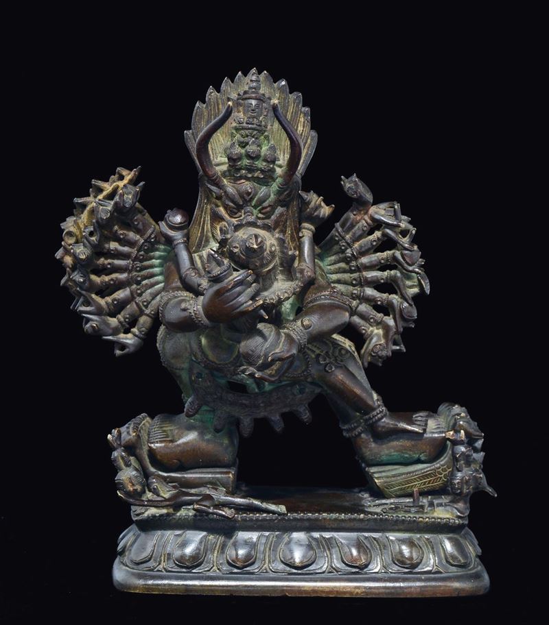 Figura di Vajrabhairava in bronzo su fiore di loto, Tibet, XVIII secolo  - Asta Fine Chinese Works of Art - Cambi Casa d'Aste