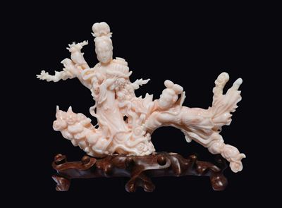 Lotto di Tre Coralli, Due Rosa ed uno Bianco, Raffiguranti Guanyin, Cina, Inizio XX Secolo