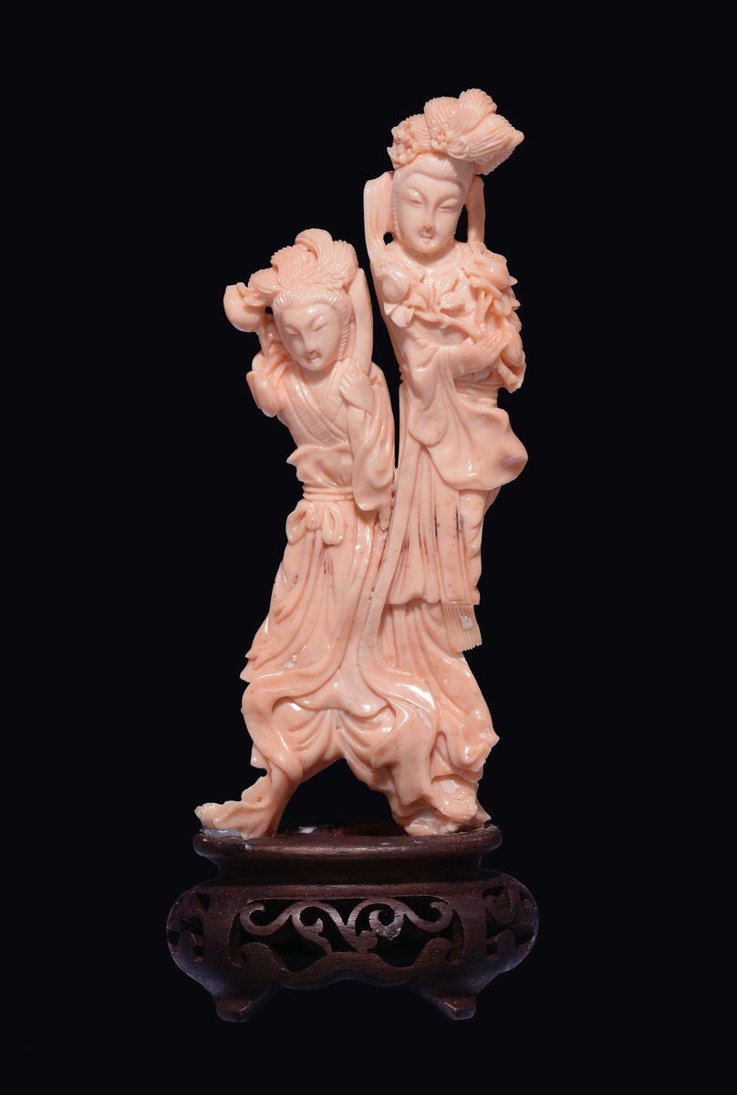 Lotto di Tre Coralli, Due Rosa ed uno Bianco, Raffiguranti Guanyin, Cina, Inizio XX Secolo
