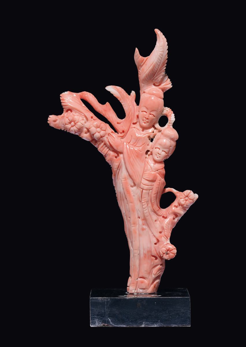 Lotto di Tre Coralli, Due Rosa ed uno Bianco, Raffiguranti Guanyin, Cina, Inizio XX Secolo