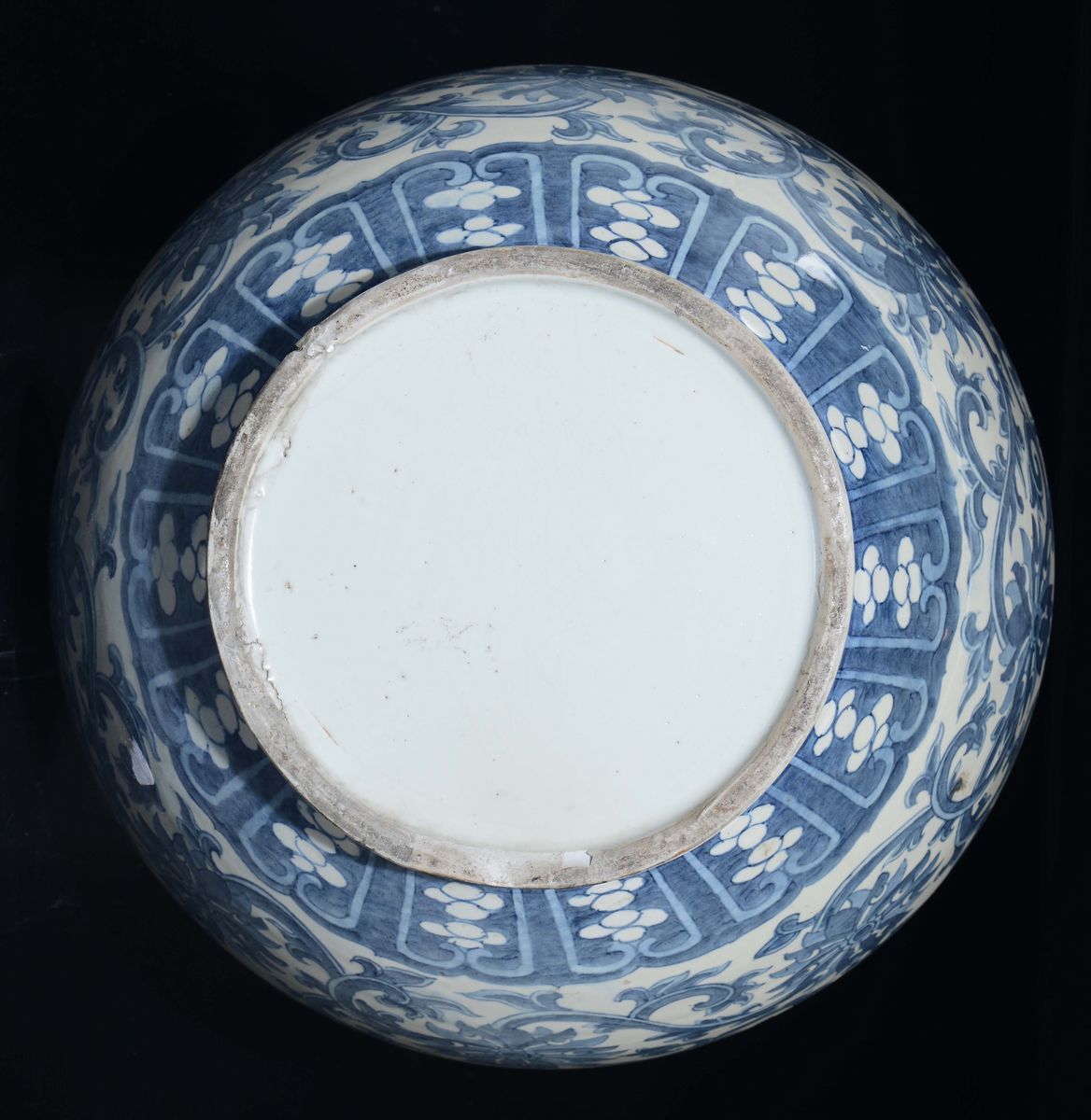 Vaso in Porcellana Bianca e Blu con Anse Quadrate e Decoro di Fiori di Loto, Cina, Dinastia Qing,...