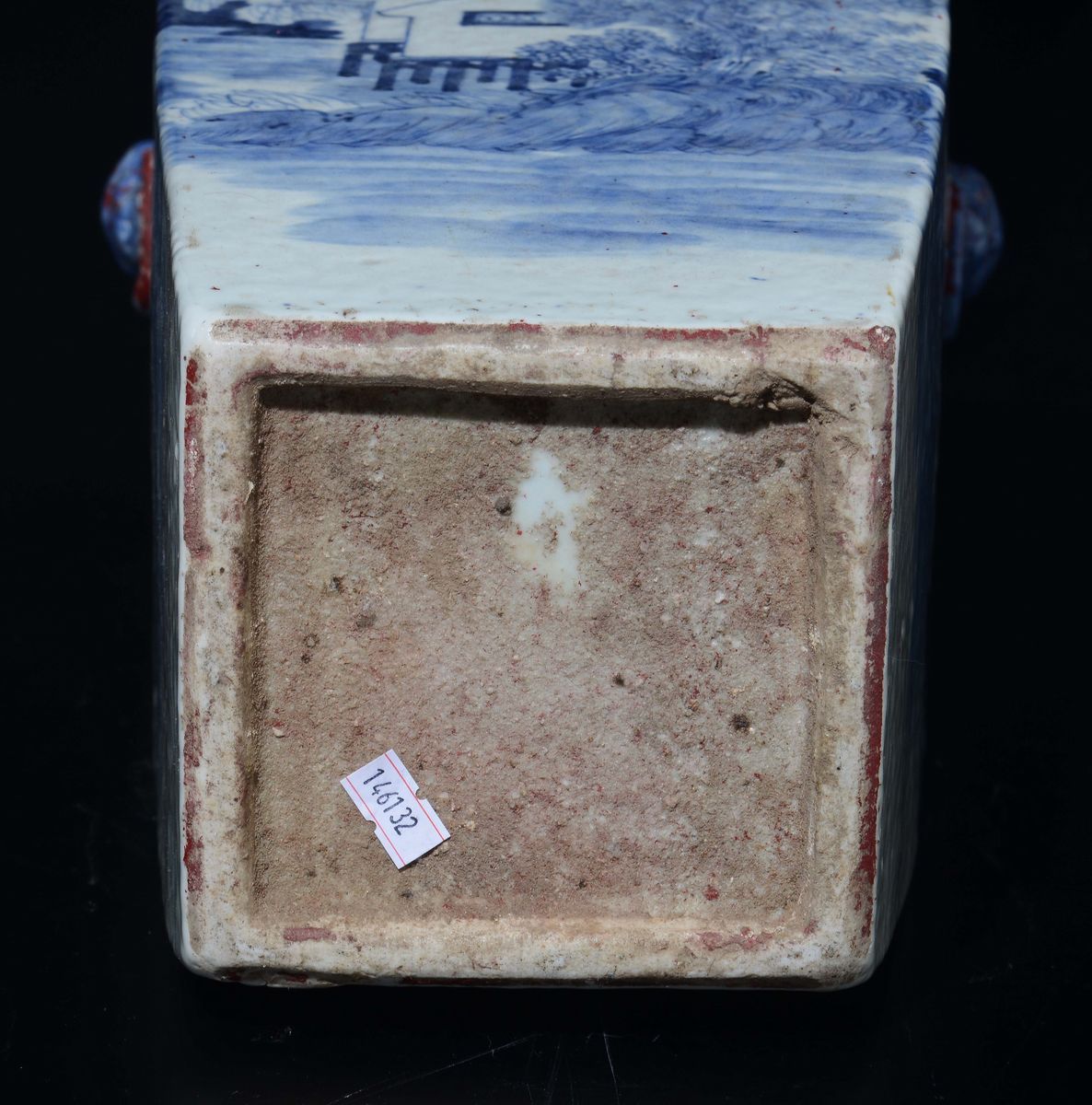 Vaso in Porcellana Bianca e Blu a Pianta Quadrata con Raffigurazione di Paesaggio, Cina, Dinastia...