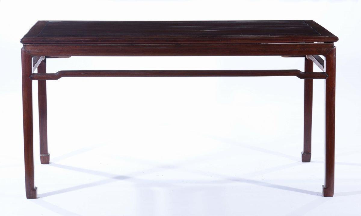 Grande Tavolo in Legno di Homu con Piedi a Zoccolo, Cina, Dinastia Qing, XIX Secolo